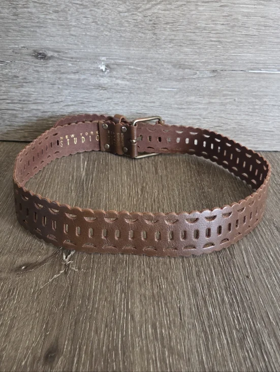 New York Studio Perforated Scalloped Edge Leather Belt Medium - Picture 2 of 6